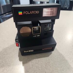 Polaroid Sun 660 Autofocus Camera - Black